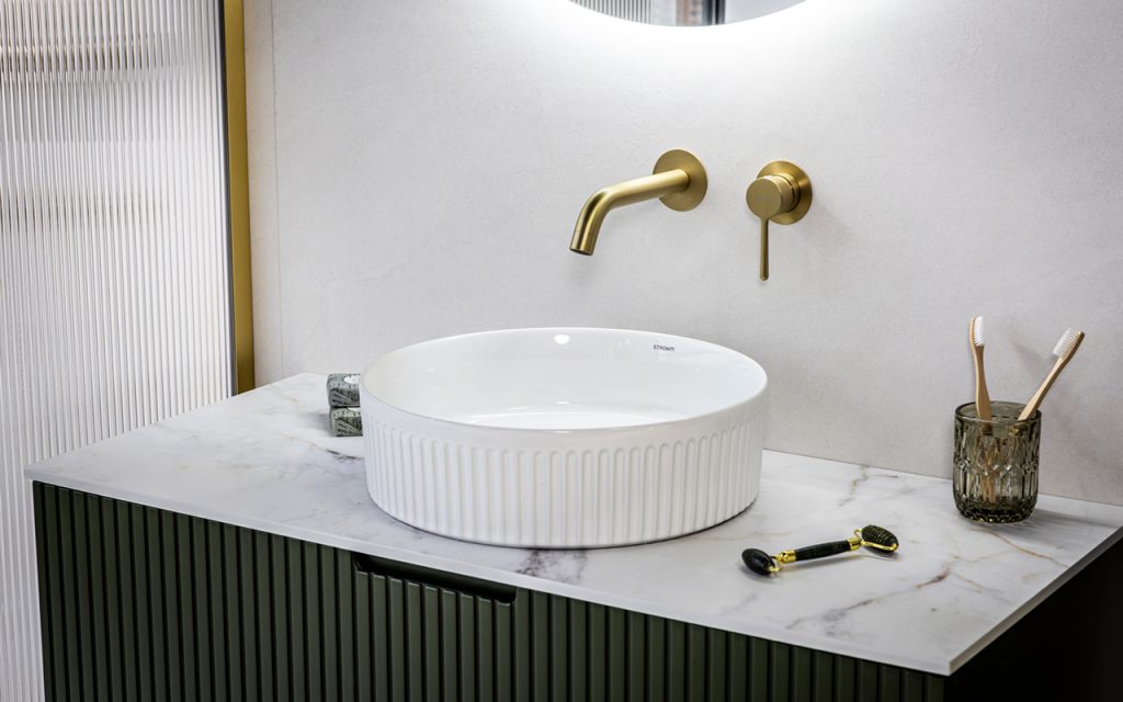Wall-mounted washbasin mixer 905853 